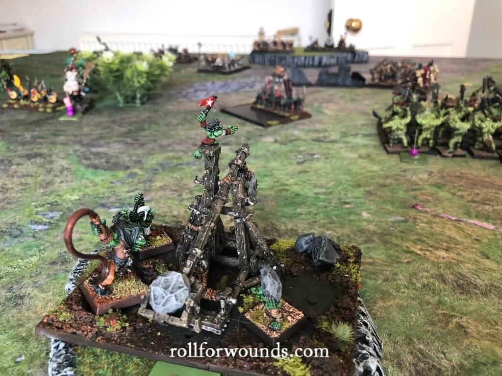 Goblin rock lobber firing on Dwarf Hammerers